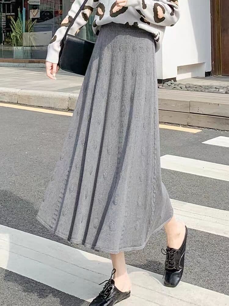 ベージュコーデ なめらか模様編みロングスカート