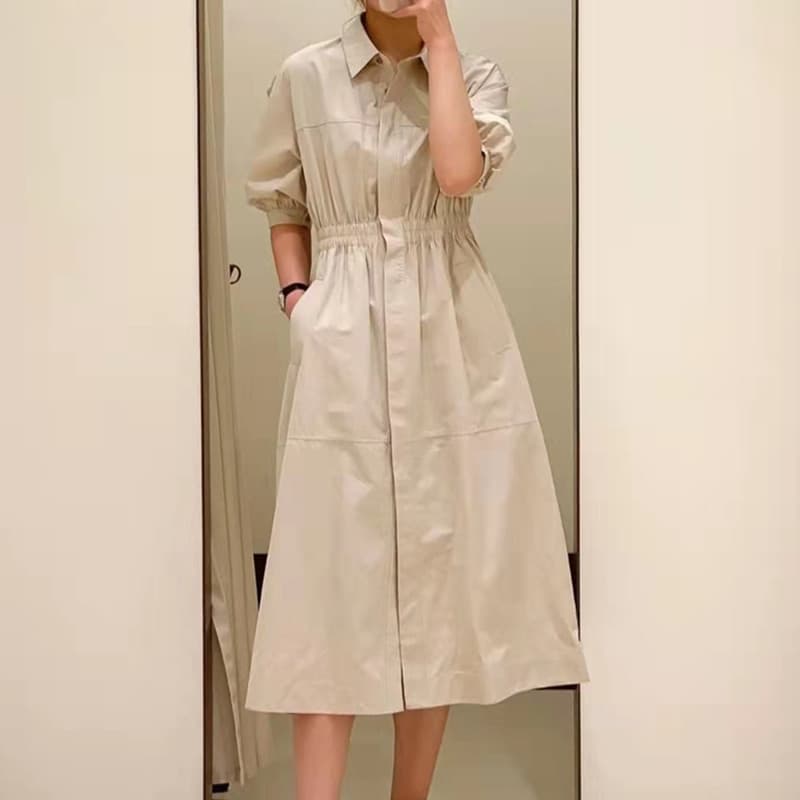 ベージュコーデ シンプル襟付きギャザーワンピース