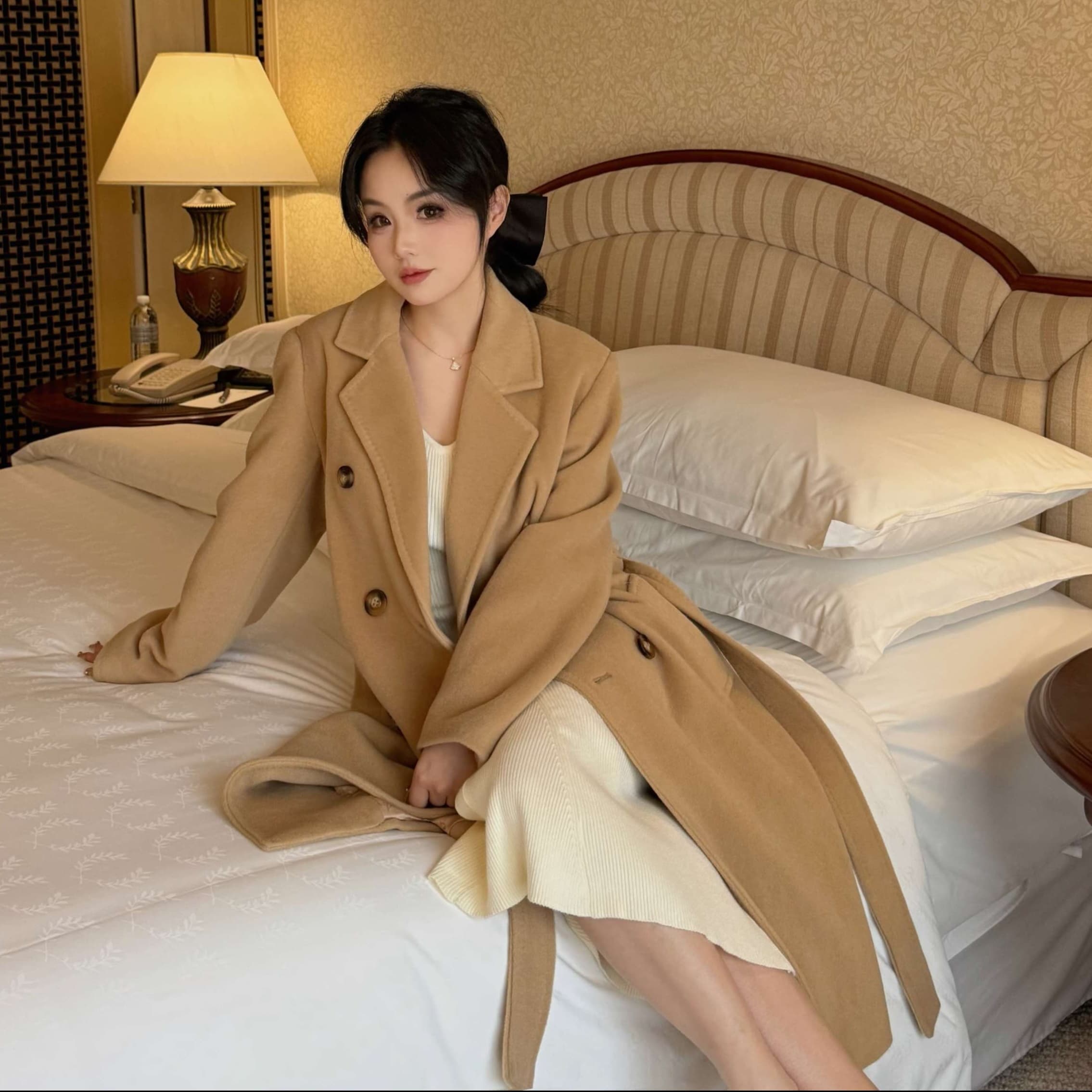 ベージュコーデ 上品な大人のロングコート