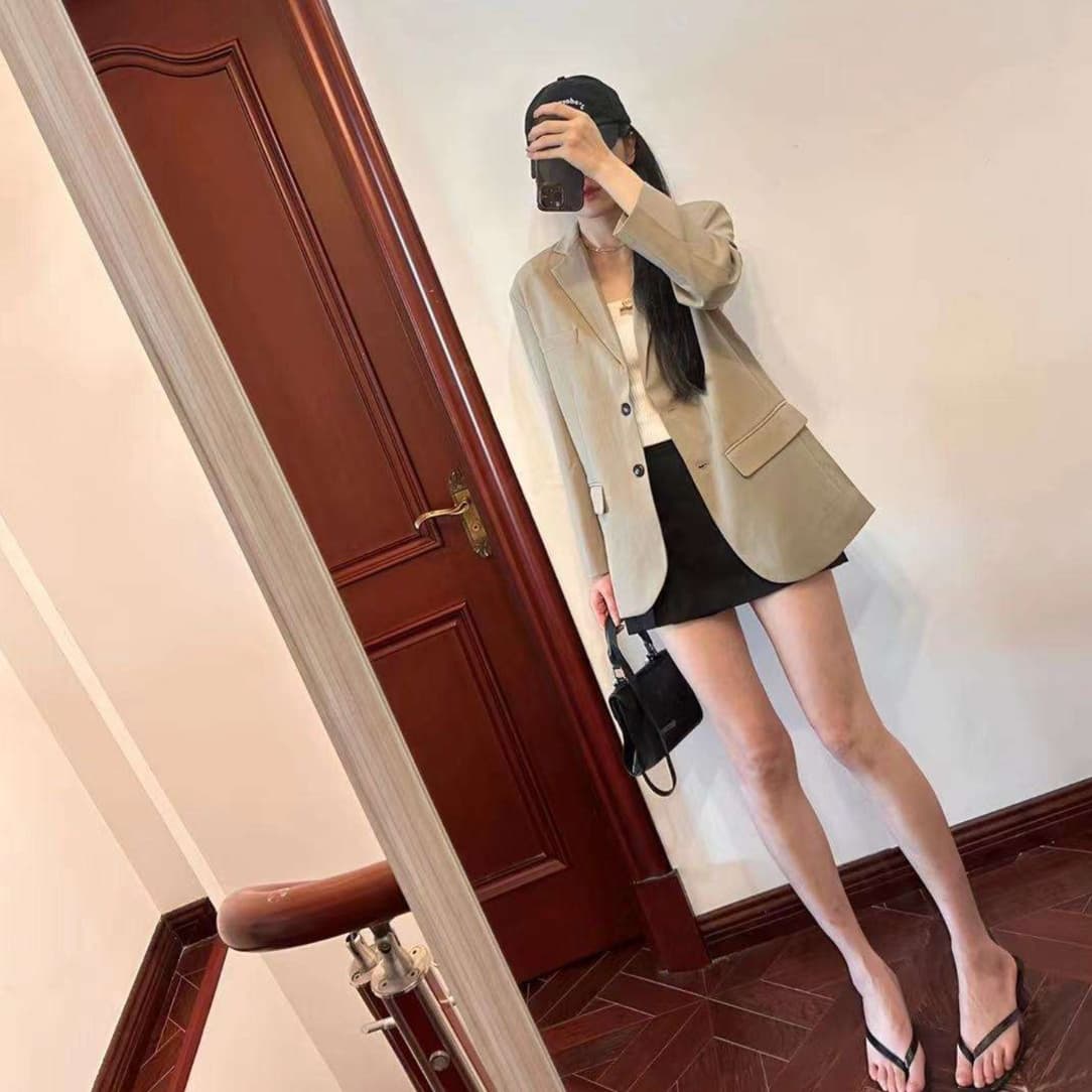 ベージュコーデ やわらか素材のオフィスジャケット