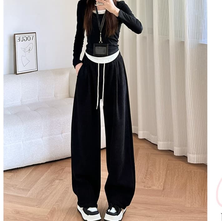 ベージュコーデ しなやかワイドパンツ
