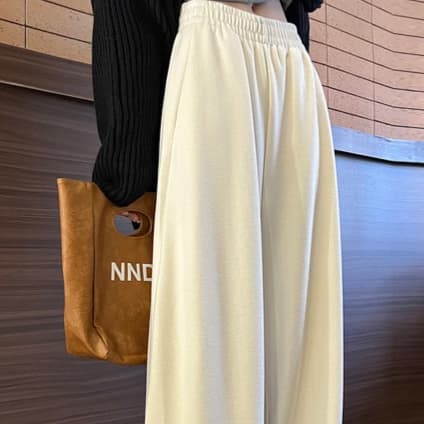 ベージュコーデ リラックスワイドロング美脚パンツ