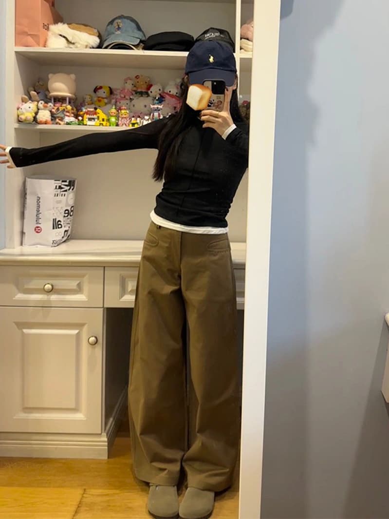 ベージュコーデ ゆったりワイドシルエットパンツ