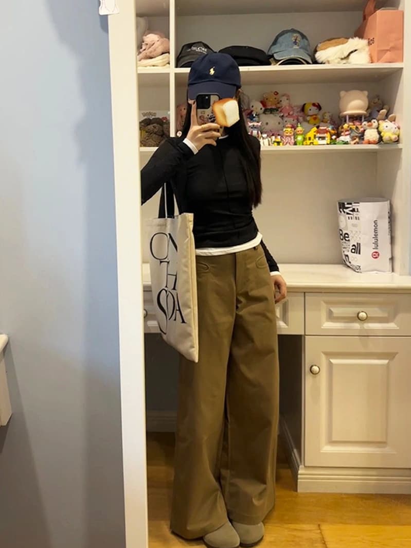 ベージュコーデ ゆったりワイドシルエットパンツ