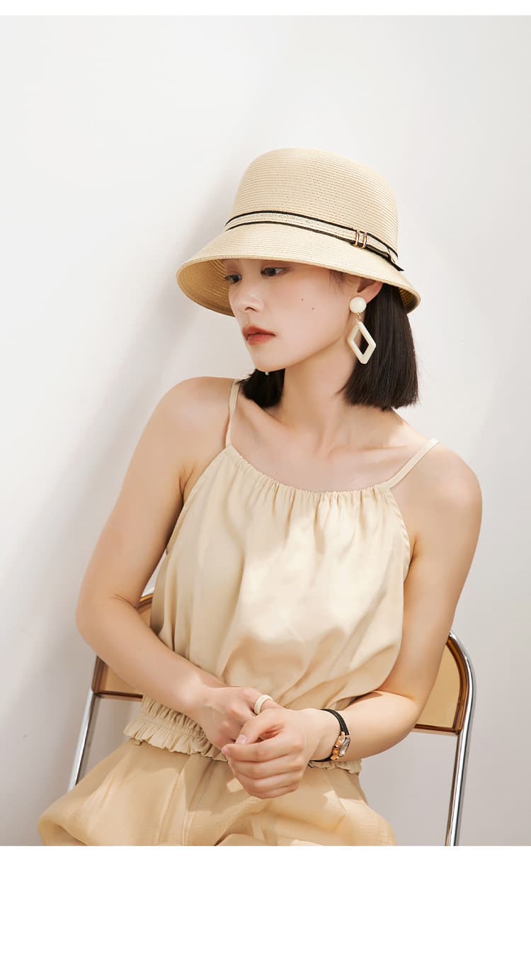 ベージュコーデ 夏の日差し避け リボン装飾麦わら帽子