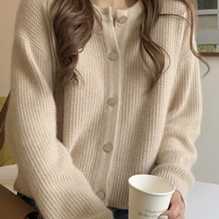 ベージュコーデ ふんわりニットカーディガン