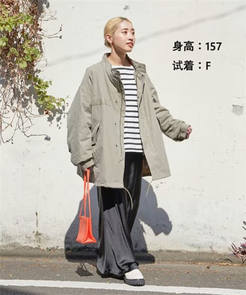 ベージュコーデ シームレス中綿ボリュームコート
