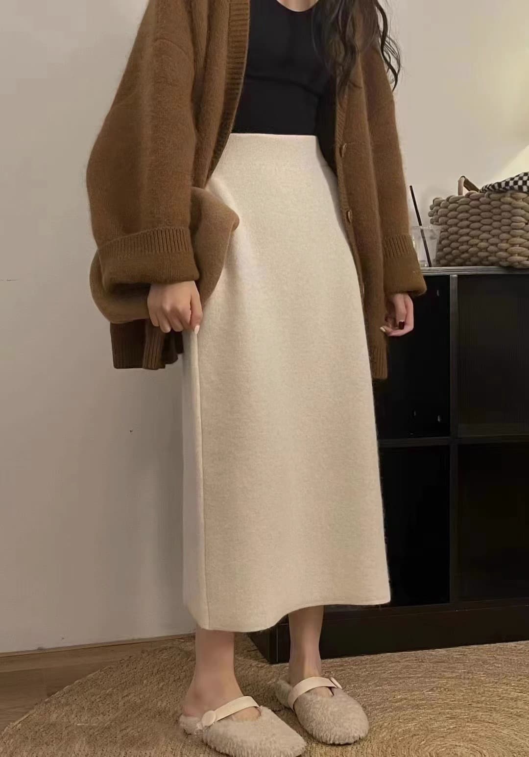 ベージュコーデ なめらかウール混ロングスカート