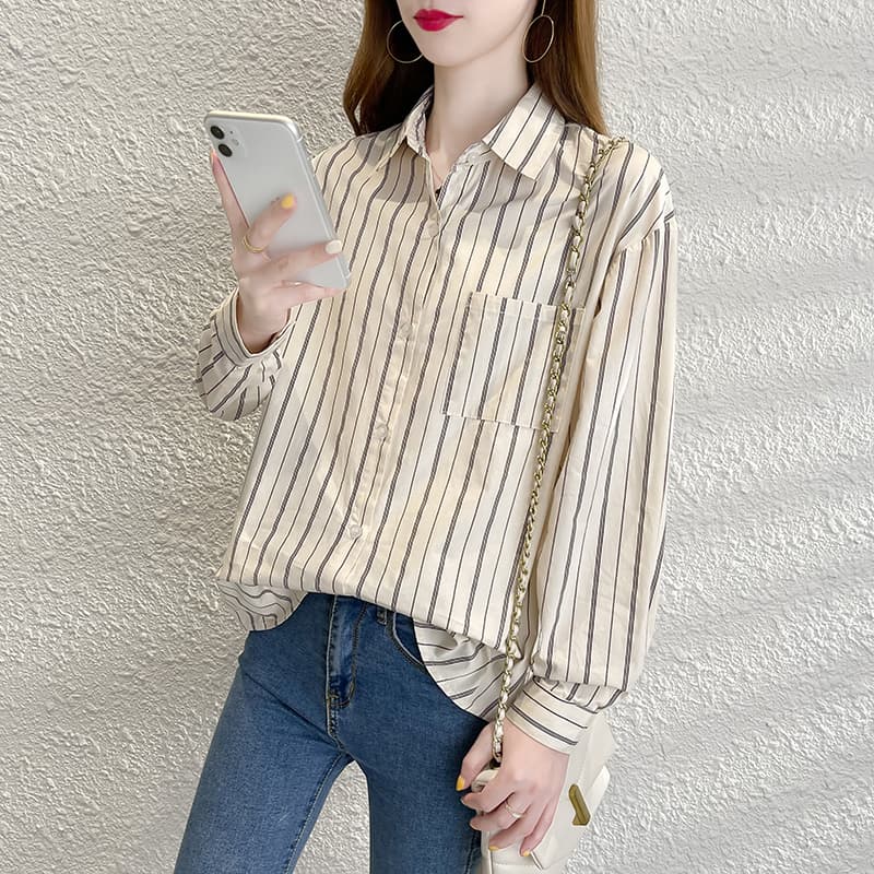 ベージュコーデ ストライプ柄シースルーシャツ