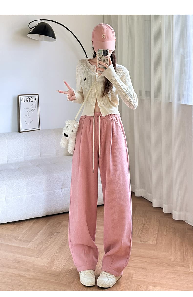 ベージュコーデ しなやかワイドパンツ