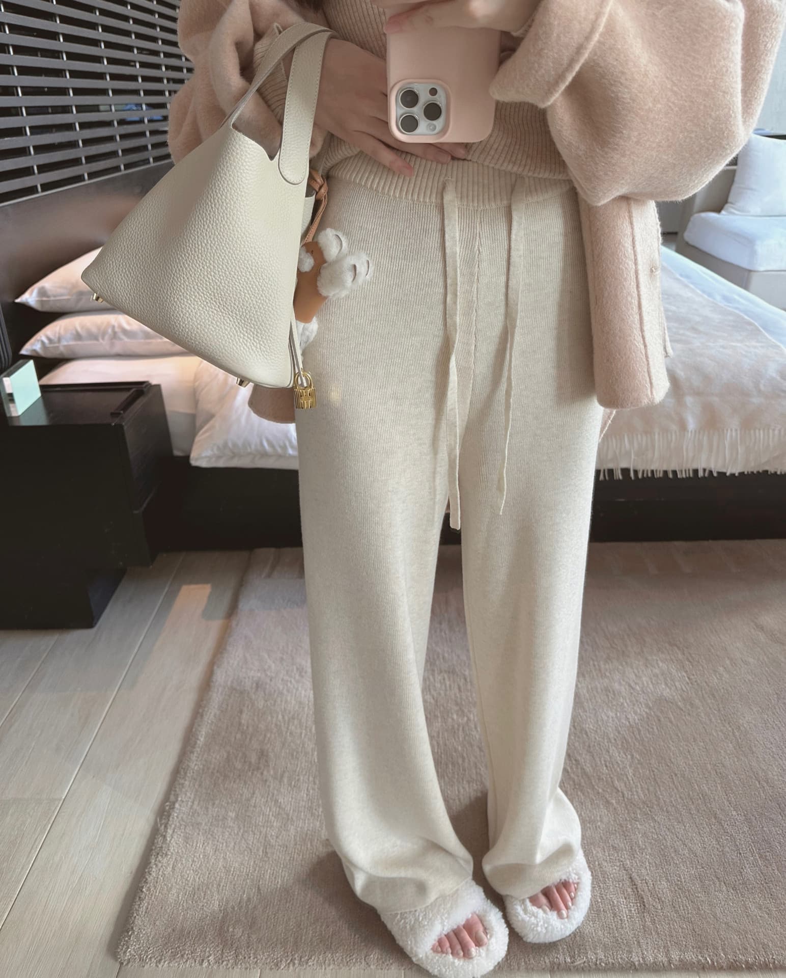 ベージュコーデ ワイドストレートロングパンツ