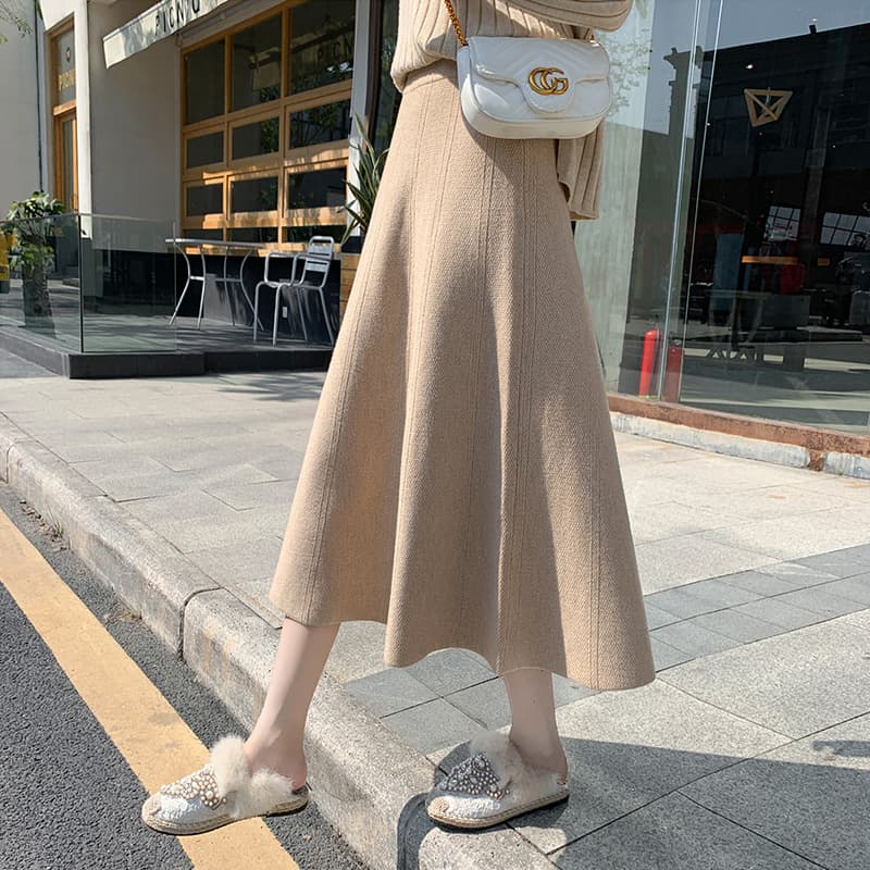 ベージュコーデ 大人の上品プリーツスカート