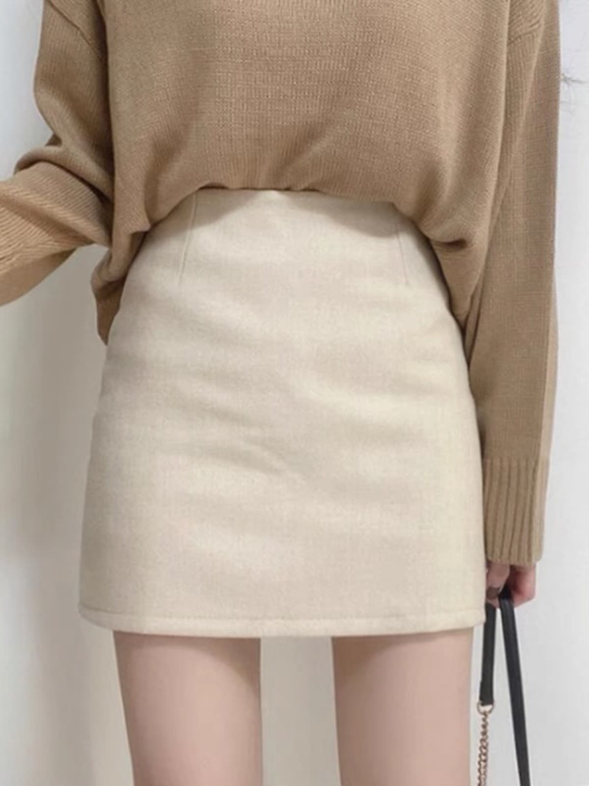 ベージュコーデ シンプル上質ミニ丈スカート