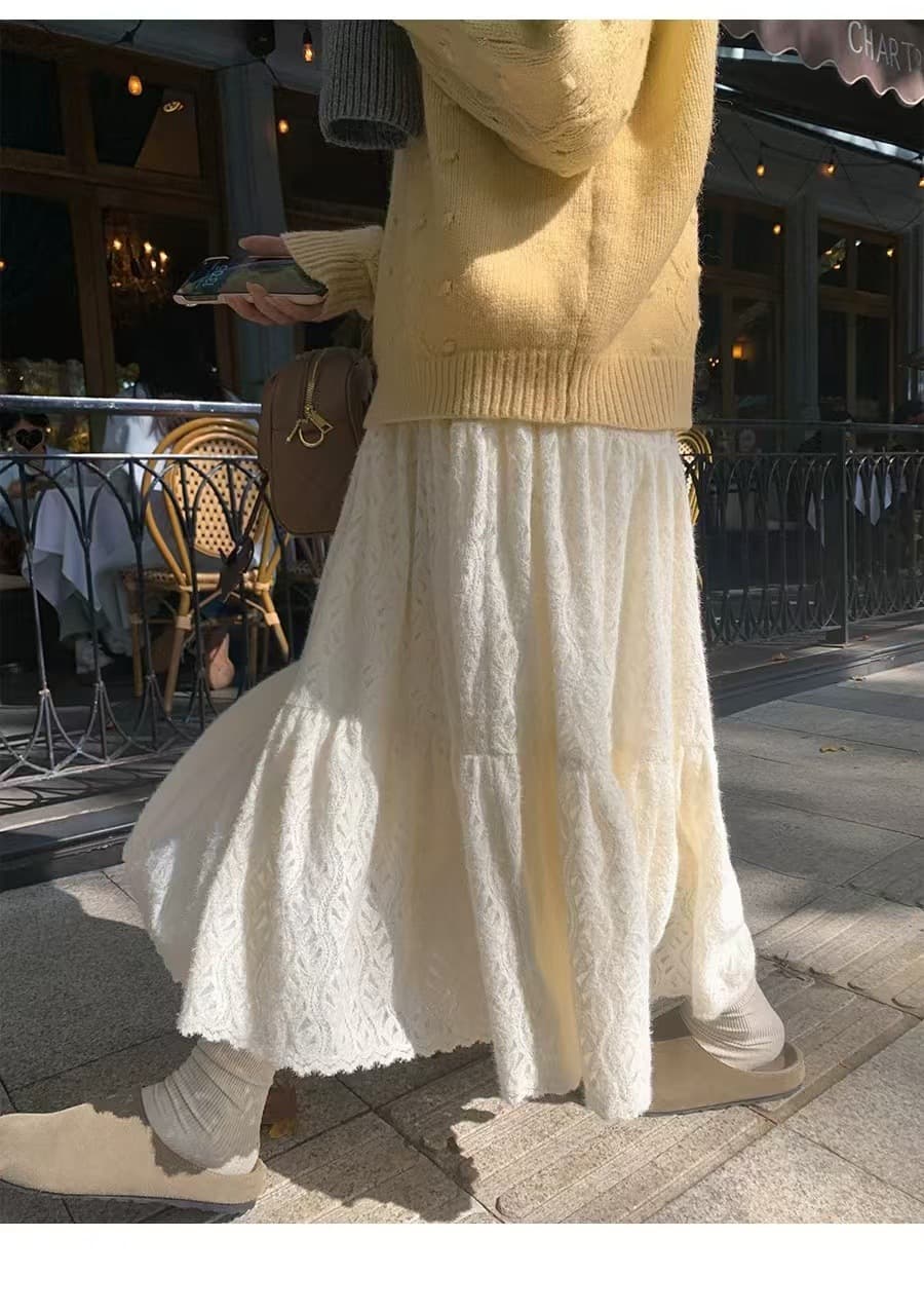 ベージュコーデ 透かし編みロングスカート
