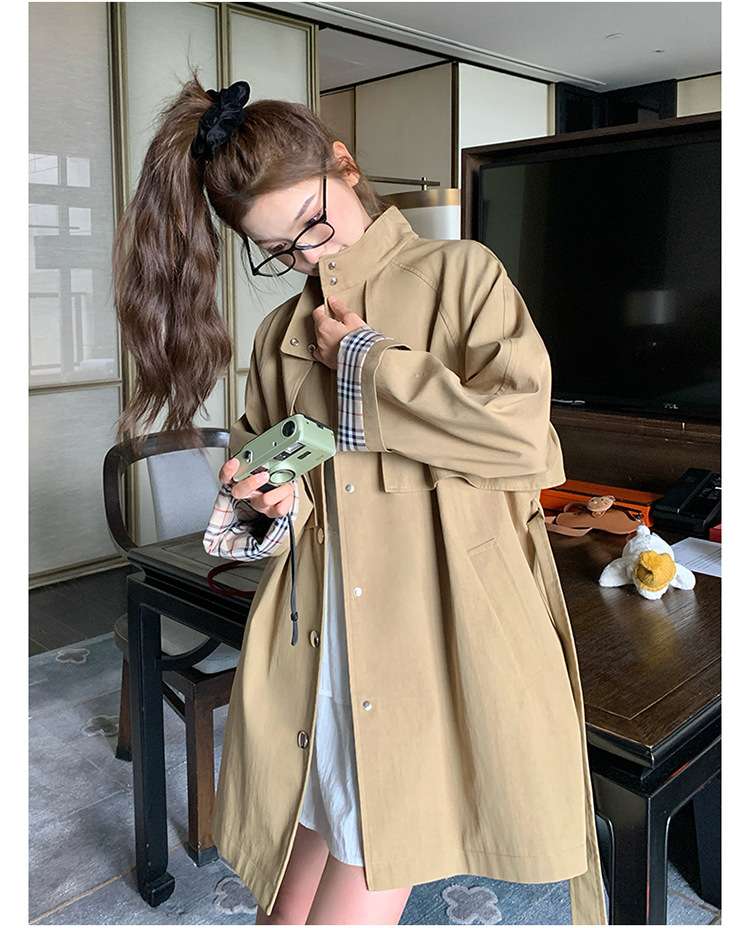 ベージュコーデ しなやかシルエットトレンチコート