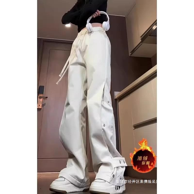 ベージュコーデ 無地デザインカーゴワイドパンツ