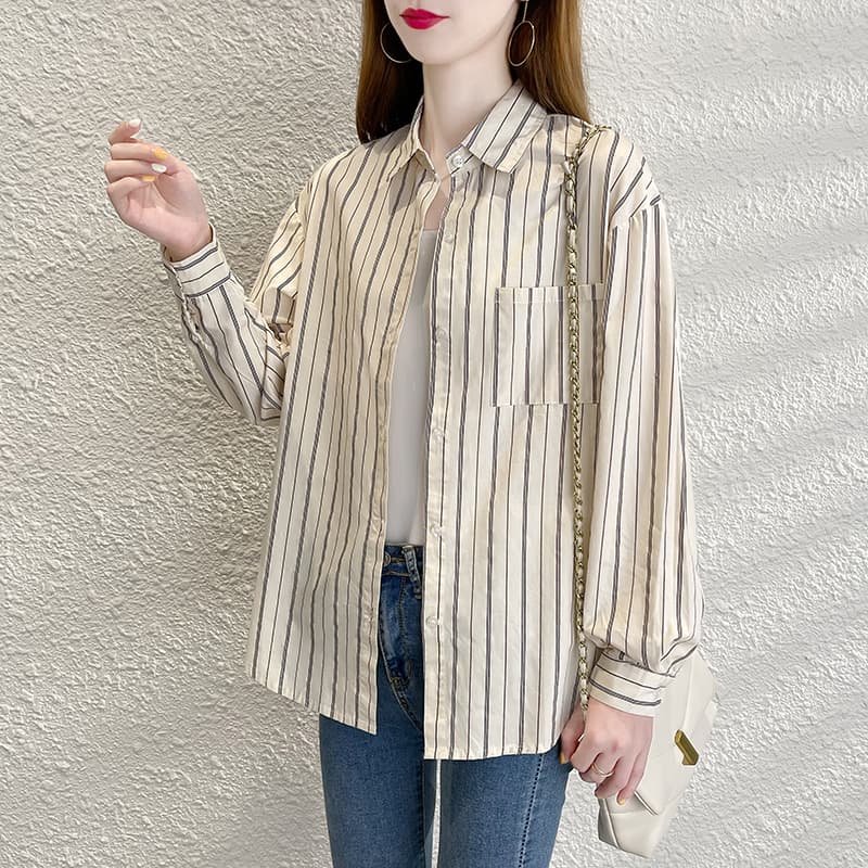 ベージュコーデ ストライプ柄シースルーシャツ