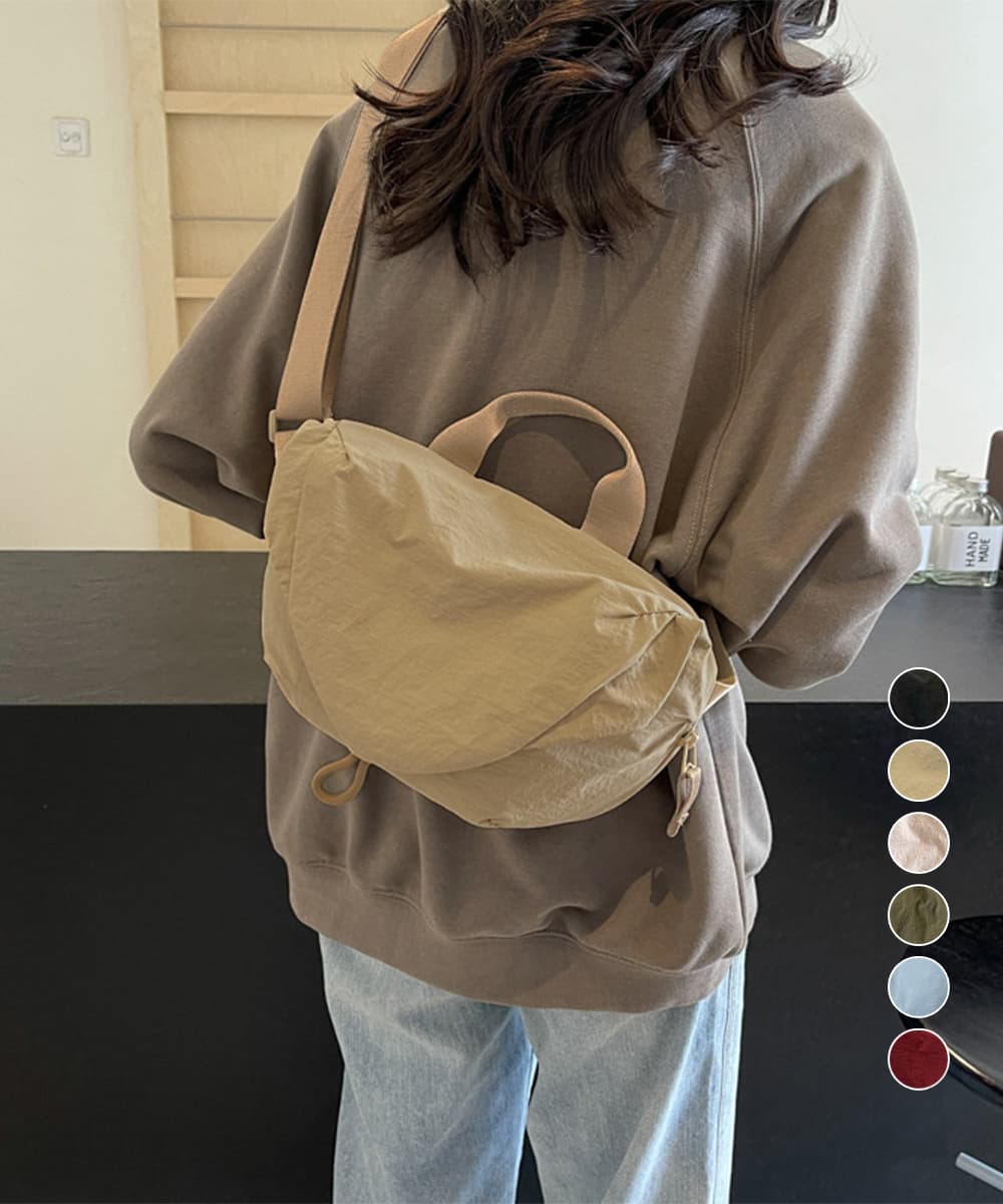 ベージュコーデ 半月型 ナイロン斜めがけショルダーバッグ 小物
