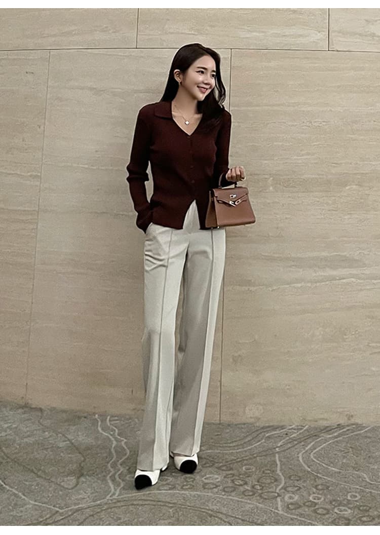 ベージュコーデ フロントスリット入りストレートパンツ