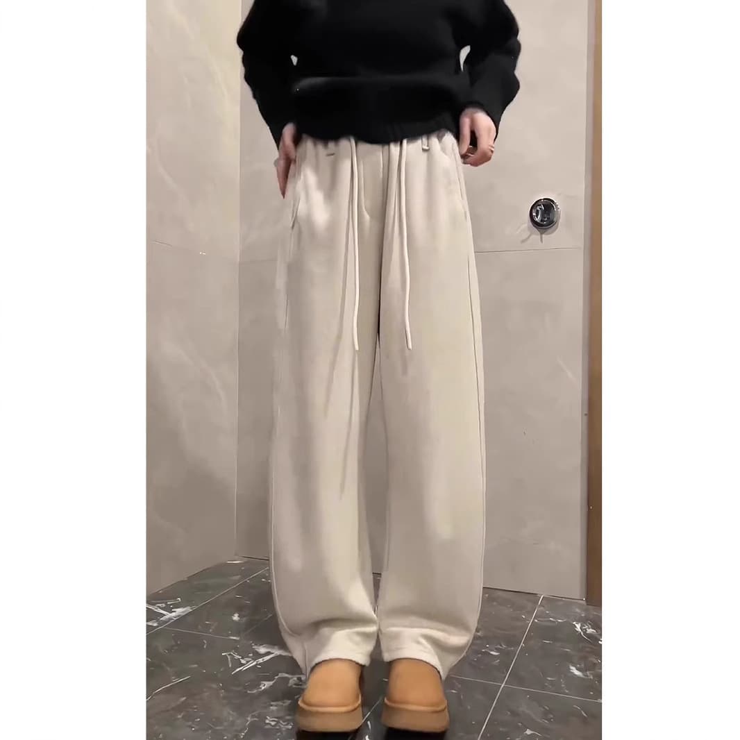 ベージュコーデ ドレープゆったりストレートパンツ