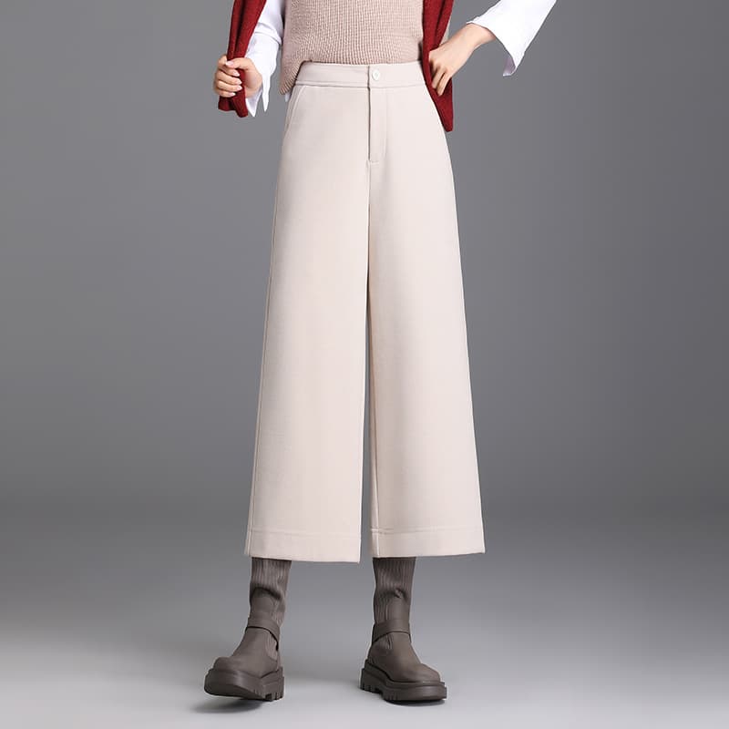 ベージュコーデ ゆったりワイドクロップドパンツ