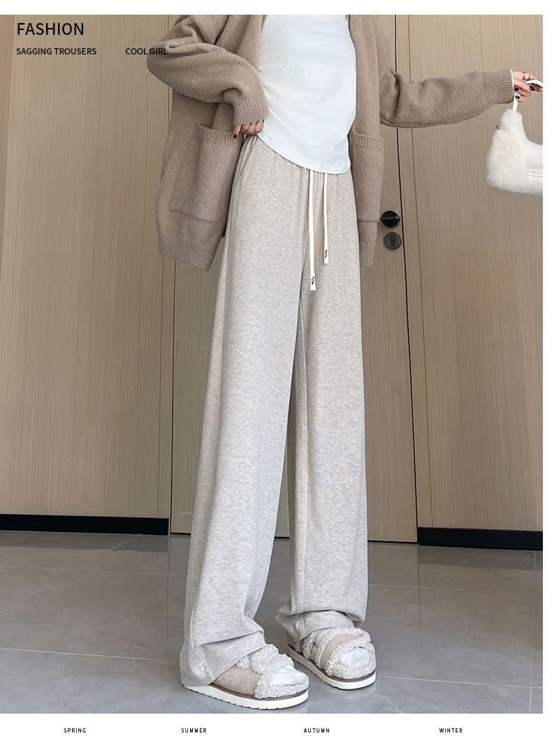 ベージュコーデ ゆったりワイドルームパンツ