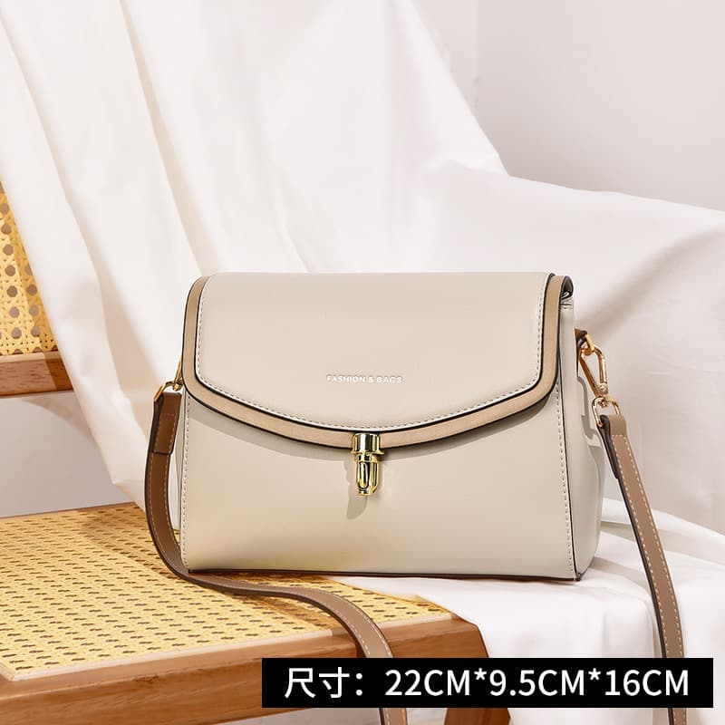 ベージュコーデ フロントロック金具 ショルダーバッグ