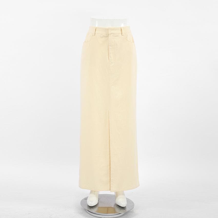 ベージュコーデ スリット入りロングスカート