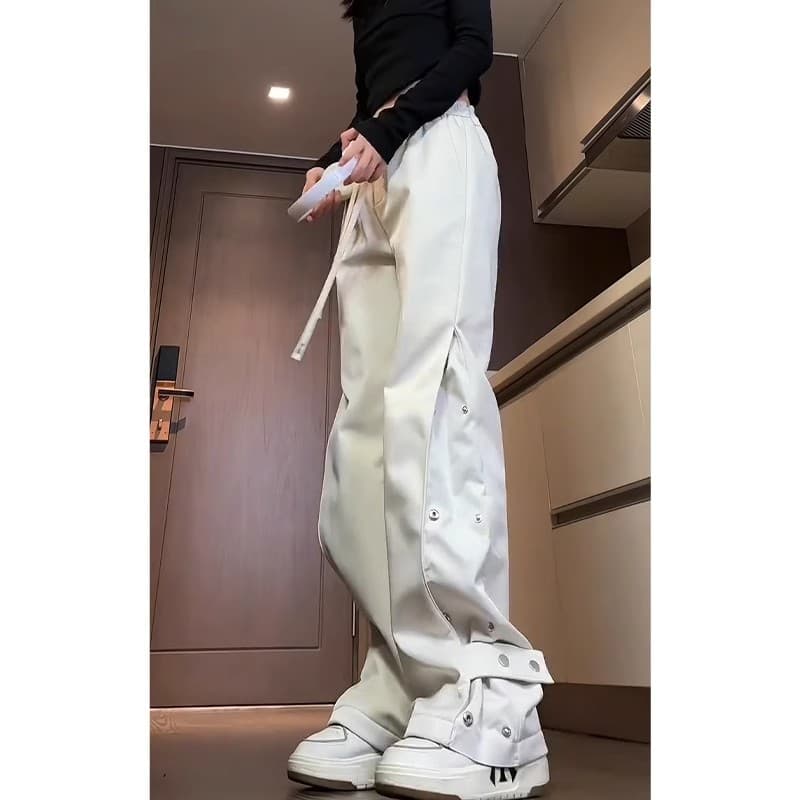 ベージュコーデ 無地デザインカーゴワイドパンツ