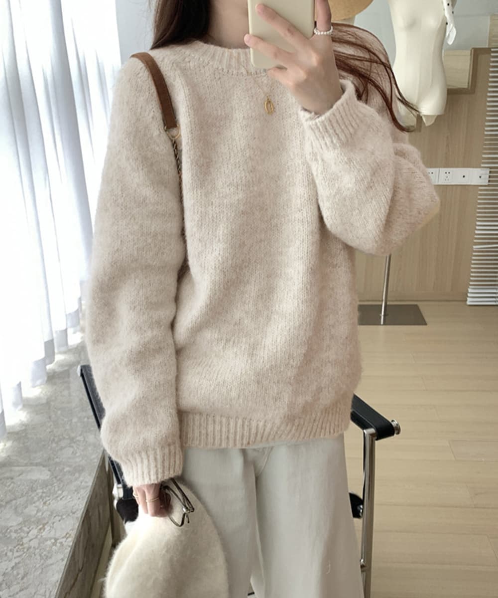 ベージュコーデ もちもち質感ニットトップス きれいめ冬セーター