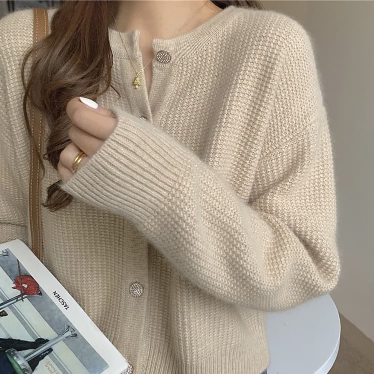 ベージュコーデ ふんわりニットカーディガン