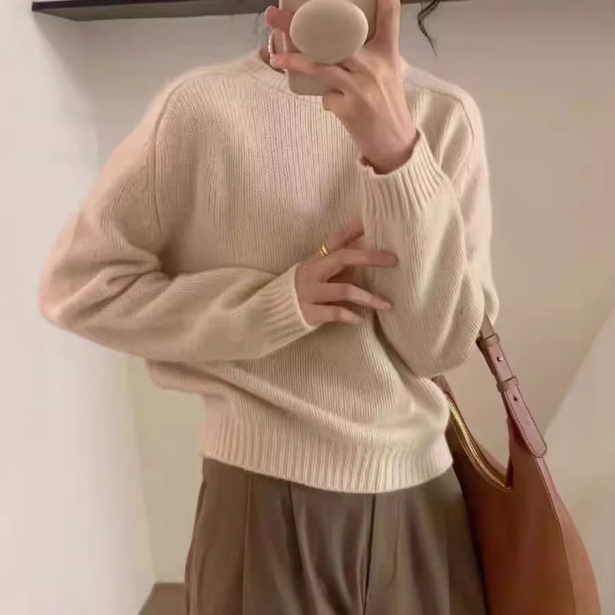 ベージュコーデ リブ編み長袖ハイネックニット