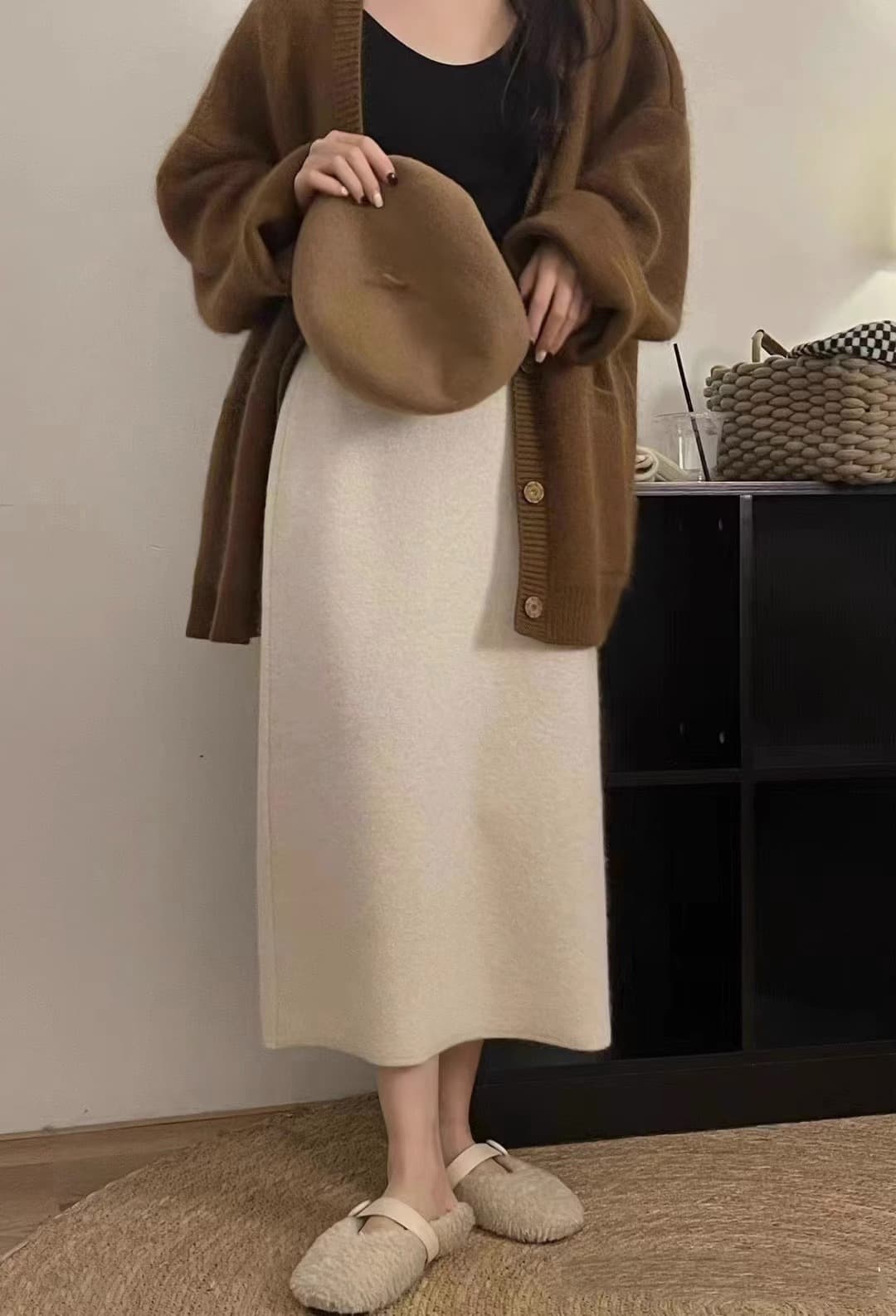 ベージュコーデ なめらかウール混ロングスカート