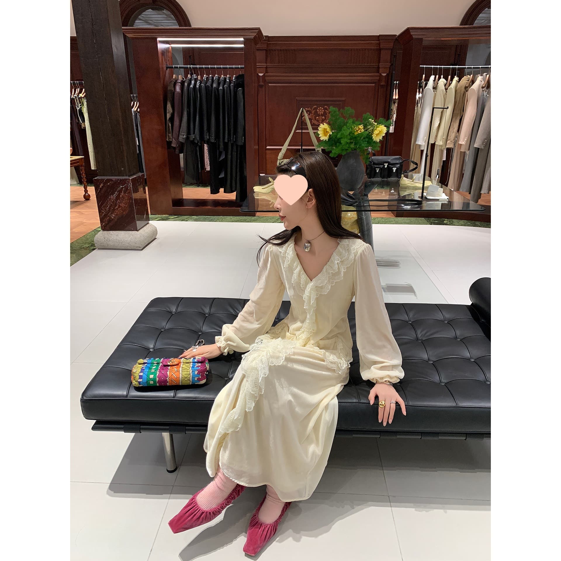 ベージュコーデ フリル襟ロマンティック長袖ワンピース