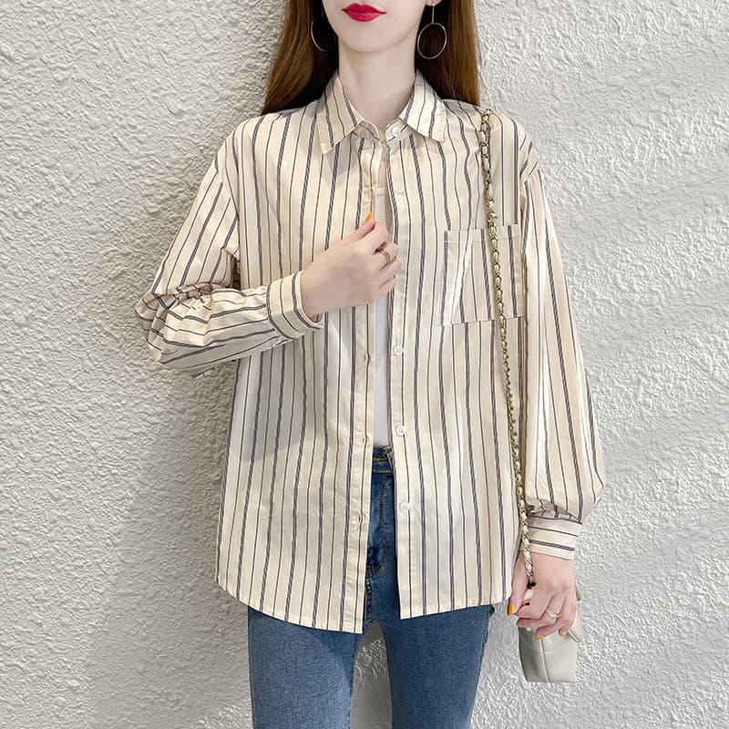 ベージュコーデ ストライプ柄シースルーシャツ