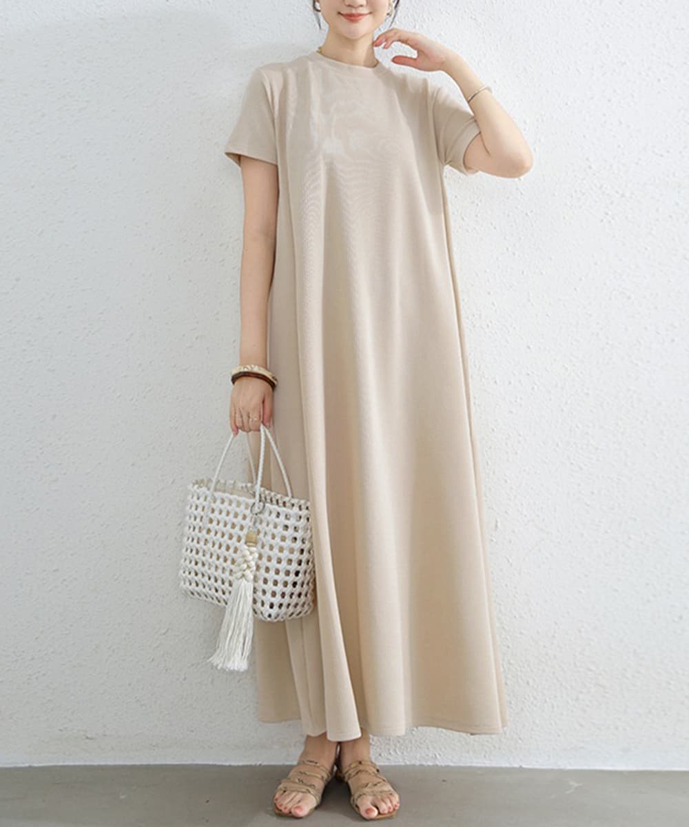 ベージュコーデ ゆったりAラインワンピース トップス 夏