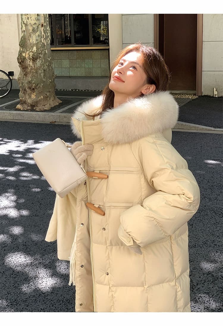 ベージュコーデ ムートンファー付きダウンジャケット