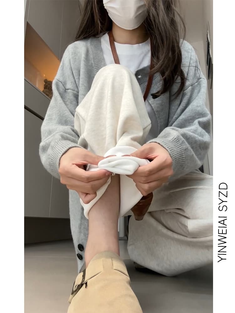 ベージュコーデ ゆるふわワイドパンツ