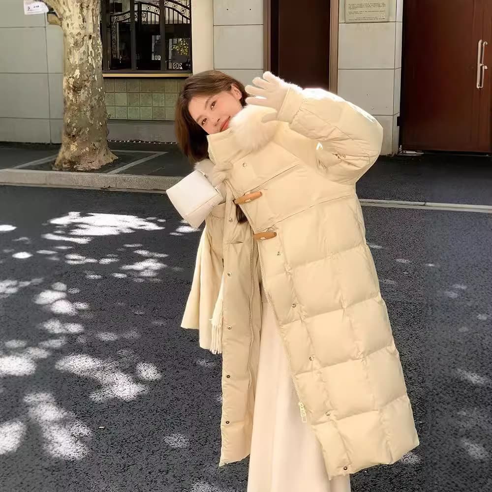 ベージュコーデ ムートンファー付きダウンジャケット