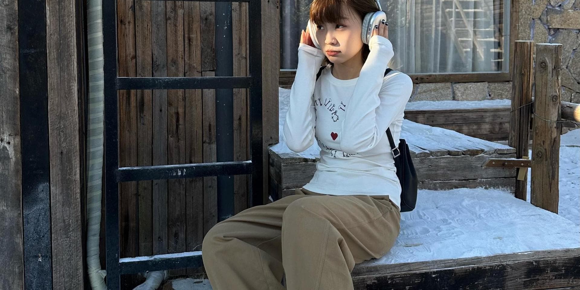 ベージュコーデ こなれ感ゆったりワイドパンツ