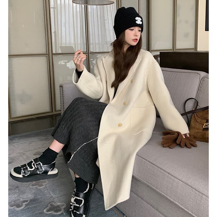 ベージュコーデ ゆったりシルエットロングコート