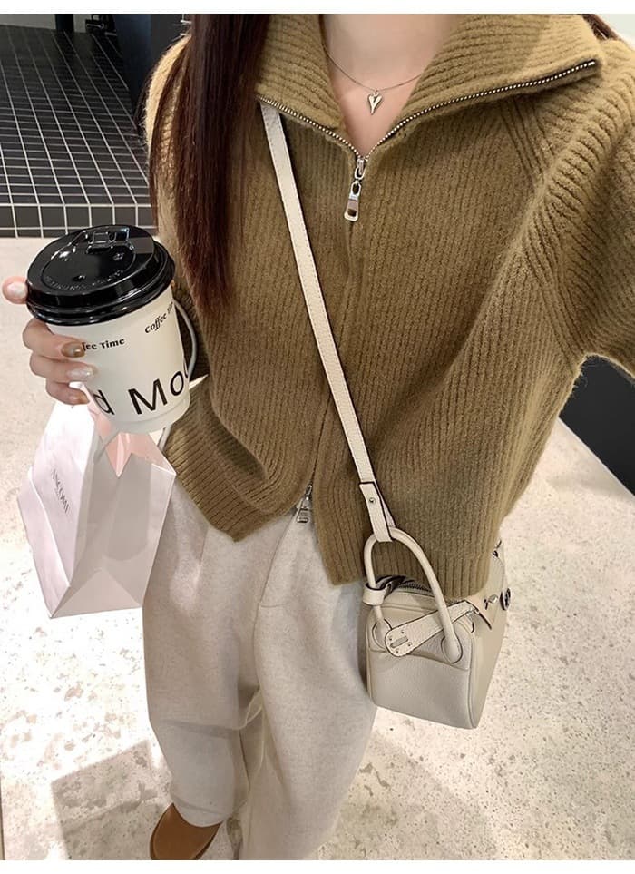 ベージュコーデ 立体縦リブハーフジップニット