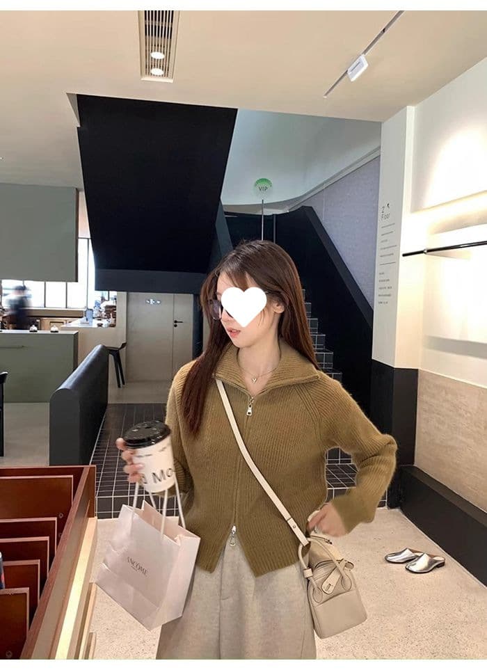 ベージュコーデ 立体縦リブハーフジップニット