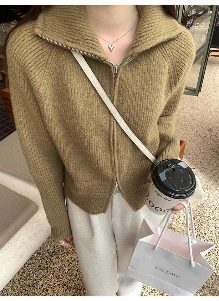 ベージュコーデ 立体縦リブハーフジップニット