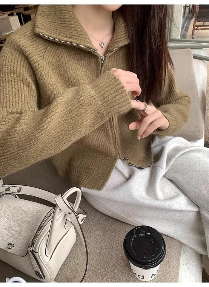 ベージュコーデ 立体縦リブハーフジップニット