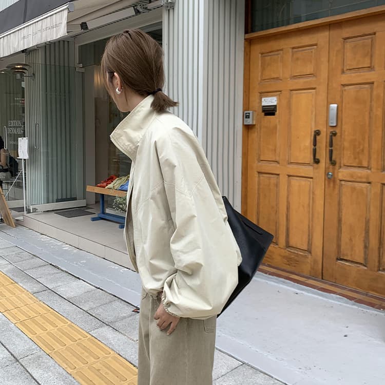 ベージュコーデ 軽やかカジュアルブルゾン