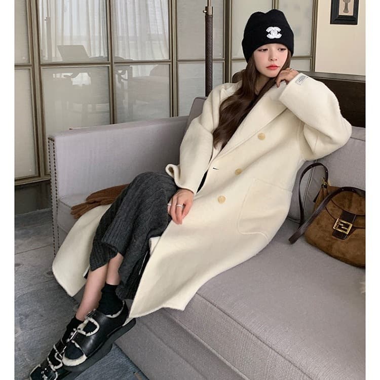 ベージュコーデ ゆったりシルエットロングコート