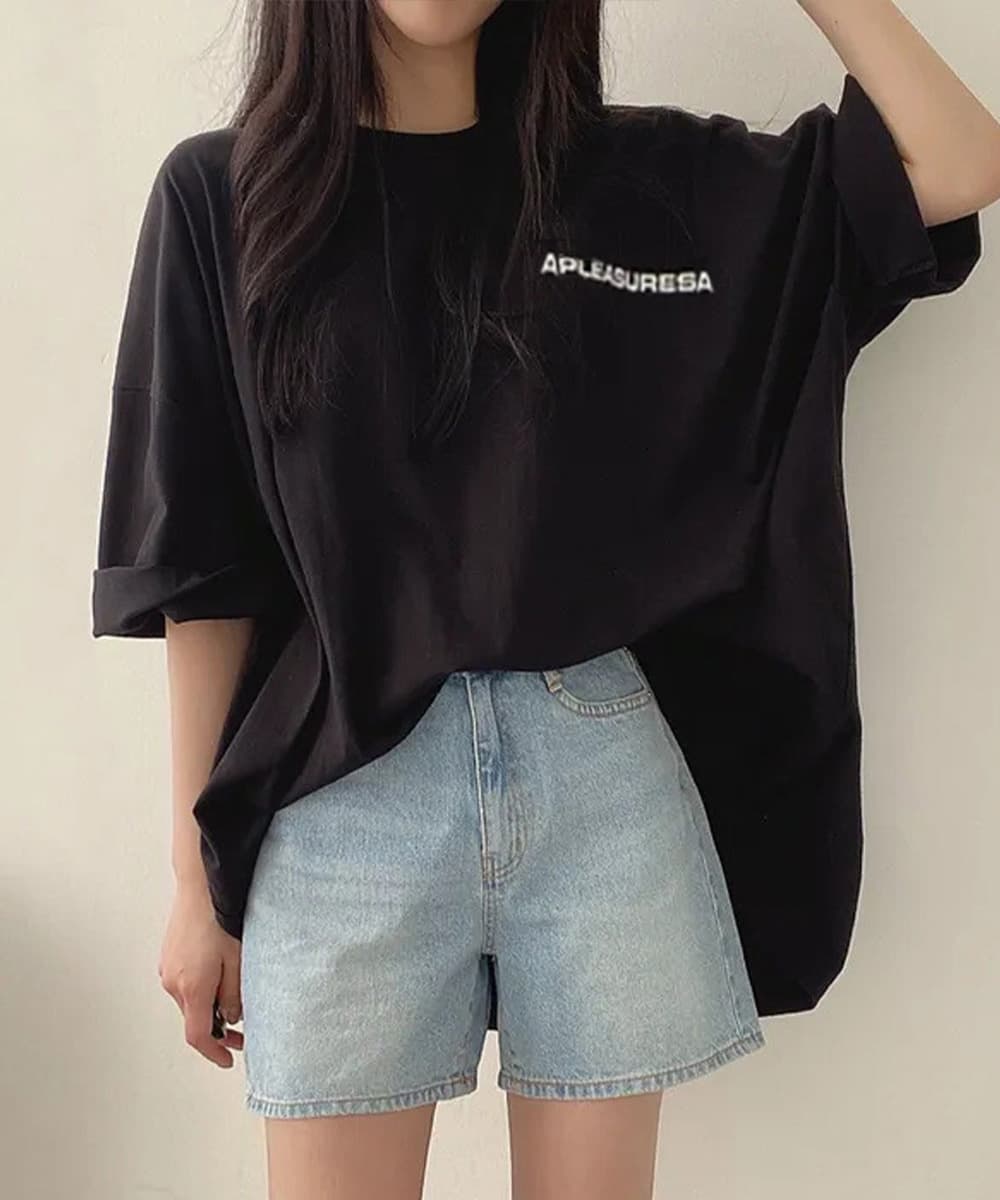 ベージュコーデ ゆったりロゴ入りアウター プルオーバー長袖