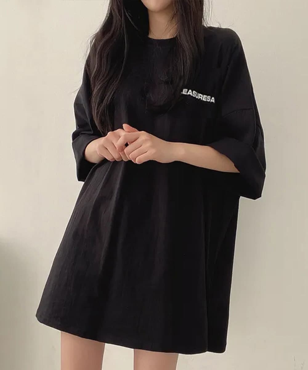 ベージュコーデ ゆったりロゴ入りアウター プルオーバー長袖