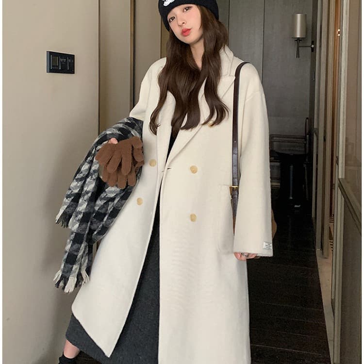 ベージュコーデ ゆったりシルエットロングコート